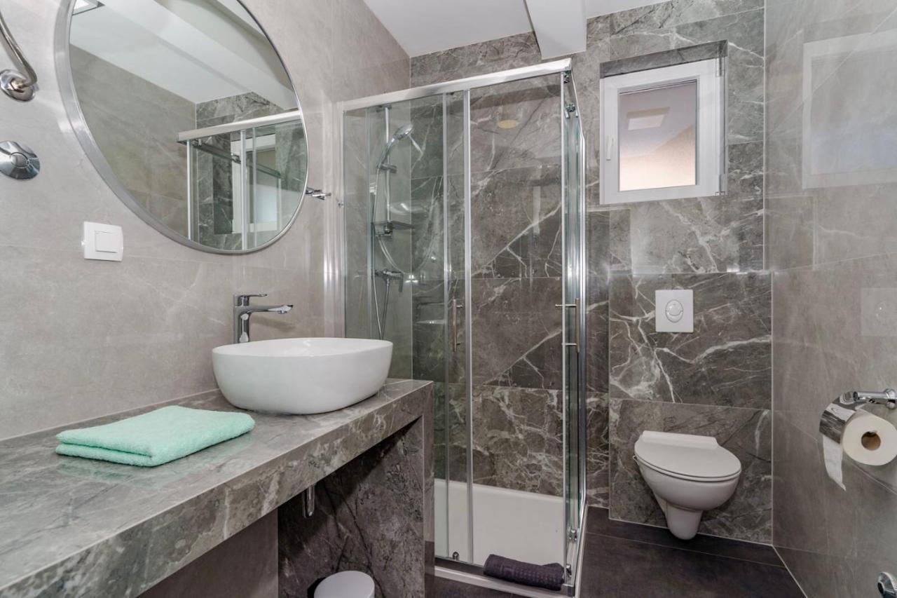 Huoneisto Stunning 2 Bedroom