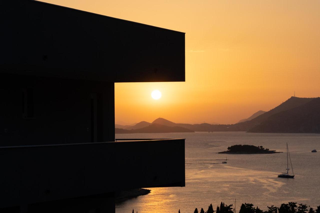 Huoneisto Stunning 2 Bedroom *